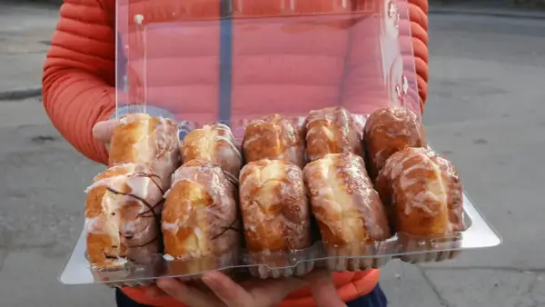 Ile kalorii ma pączek? Sprawdź, zanim zjesz!