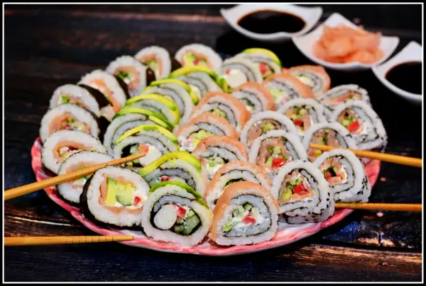 Uramaki - Ryż na zewnątrz? Zrób sushi jak pro - Przepis DIY