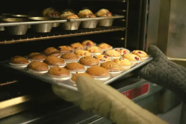 Wilgotne i puszyste muffinki - przepis, który zawsze wychodzi