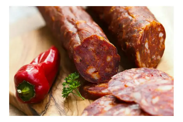 Czy kiełbasa chorizo jest zdrowa? Odkryj ukryte zagrożenia i korzyści