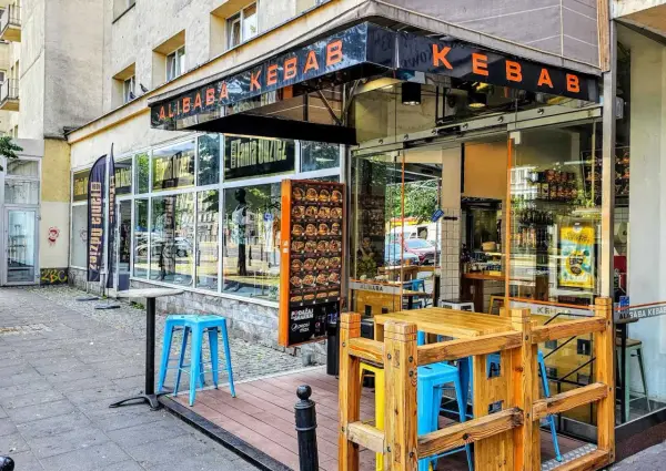 Kebab Bajka czy Alibaba – który wybór jest lepszy dla Ciebie?