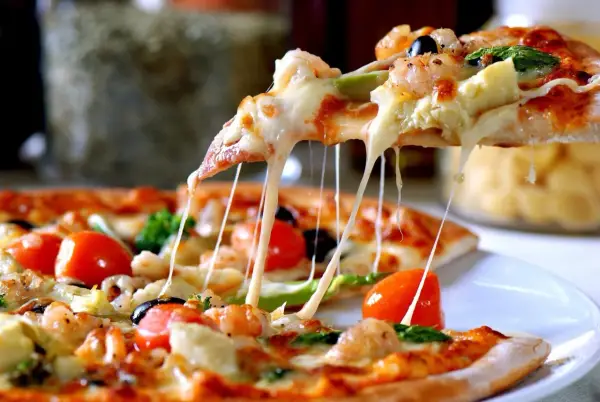 Idealne ciasto na pizzę - sekret chrupkości jak z pizzerii