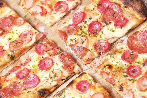 Domowe ciasto na pizzę - Idealny przepis i porady