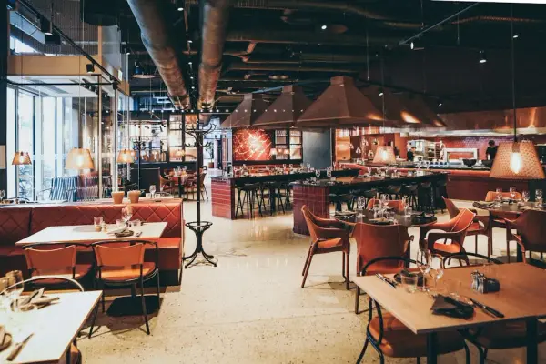 Rentowność restauracji pod lupą: Gdzie uciekają zyski w nowoczesnym lokalu gastronomicznym?