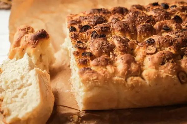 Focaccia - Autentyczny przepis na puszysty i chrupiący wypiek