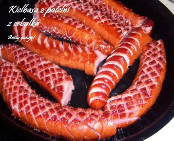 Kiełbasa z patelni jak z grilla – smak, który zaskoczy każdego