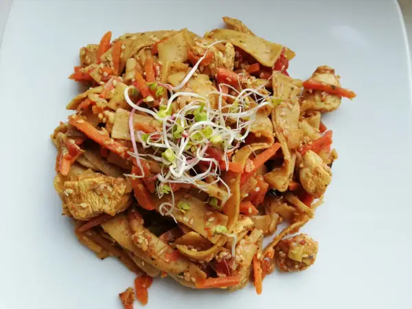 Makaron po tajsku - Przepis, który zawsze się udaje.