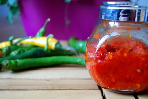 Sambal - jak używać ostrej pasty chili? Przewodnik