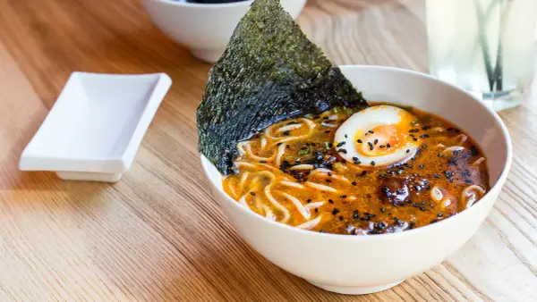Ramen - co to jest? Wszystko o japońskiej ikonie kuchni