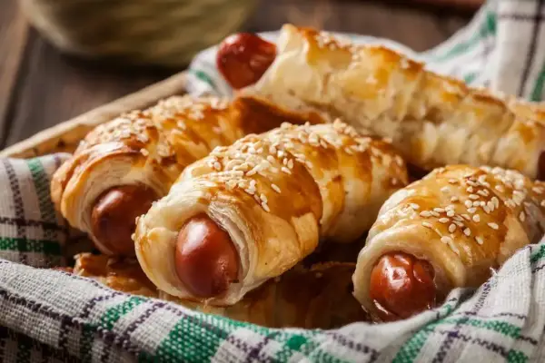 Parówki w cieście francuskim - Idealne? Poznaj sekret!