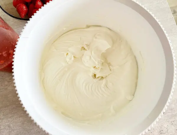 Mascarpone w deserach - Jak zrobić idealny krem?