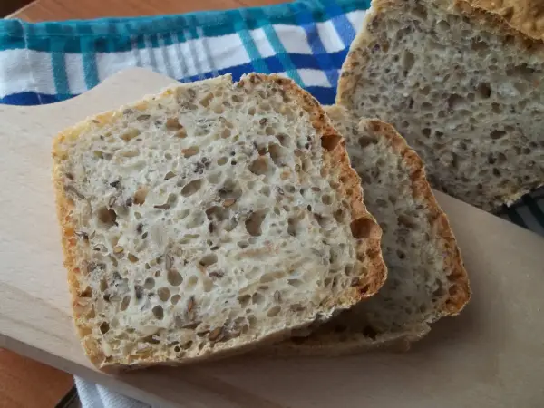 Domowy chleb z ziarnami - przepis, który zawsze wychodzi