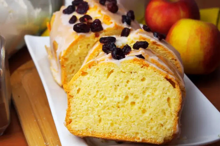 Babka z kąpieli wodnej - przepis na wilgotne i puszyste ciasto